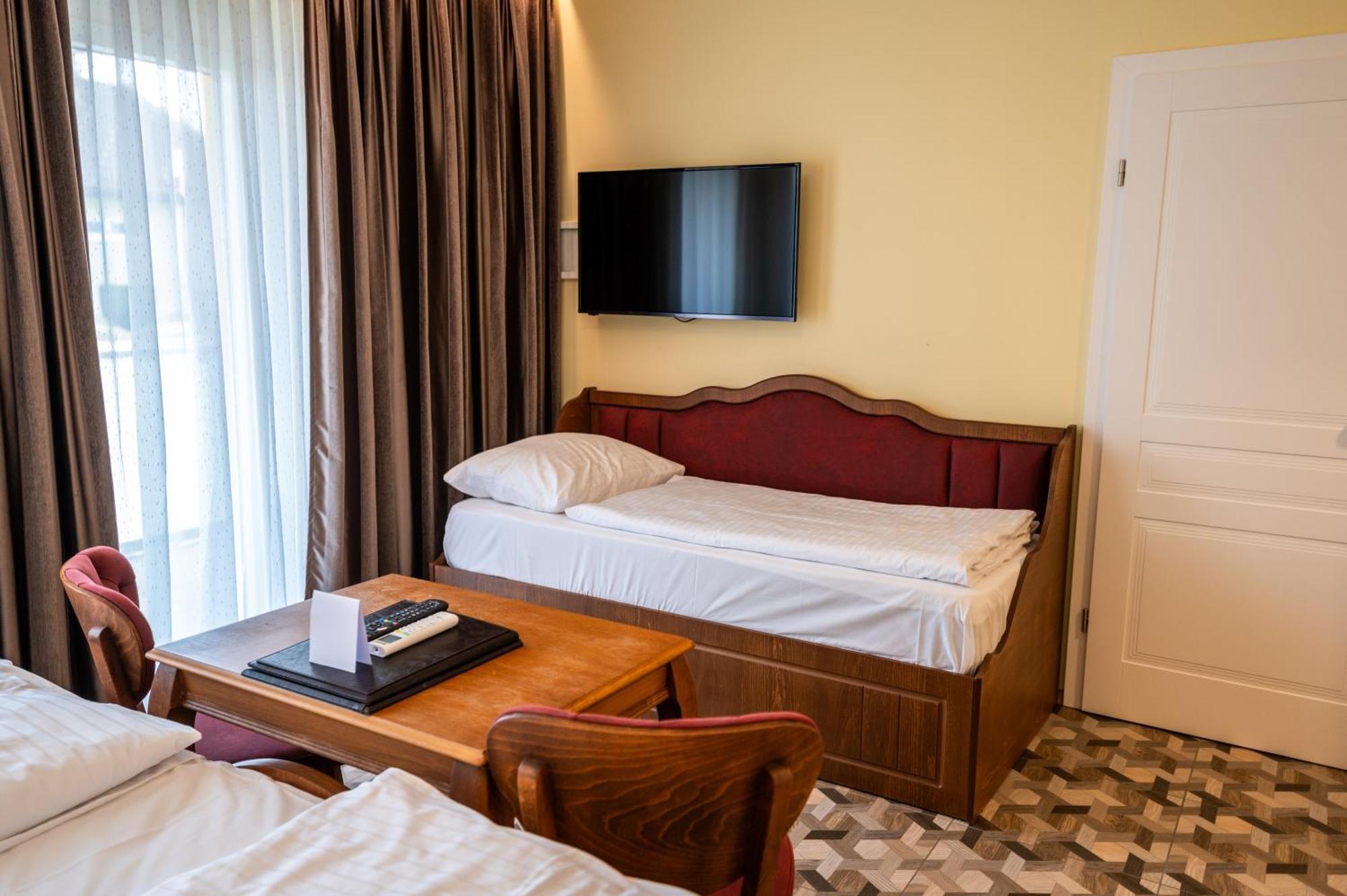 Vulkan Residenz Hotel I Self Check-In Schwarzautal 外观 照片