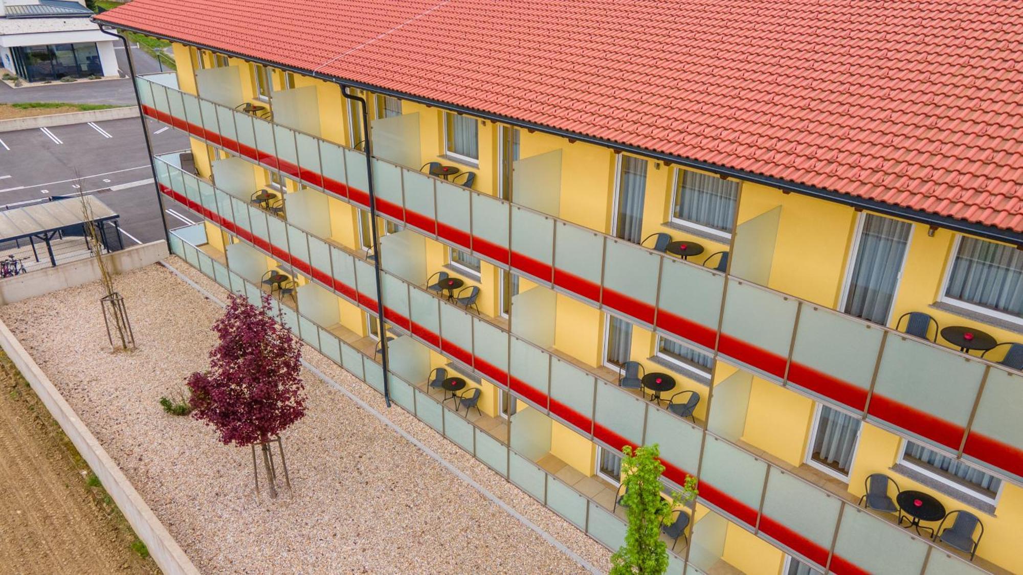 Vulkan Residenz Hotel I Self Check-In Schwarzautal 外观 照片